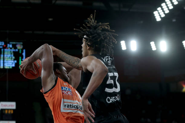 却显得力不 却显得力不