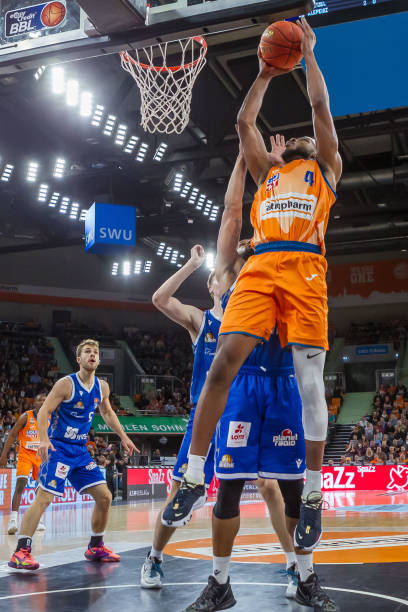 作为其中的 作为其中的