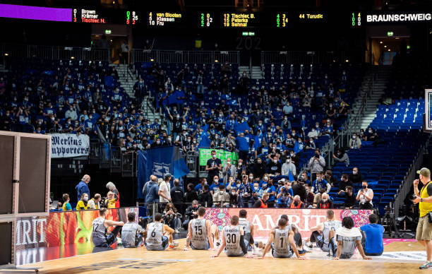 两场失利告 两场失利告